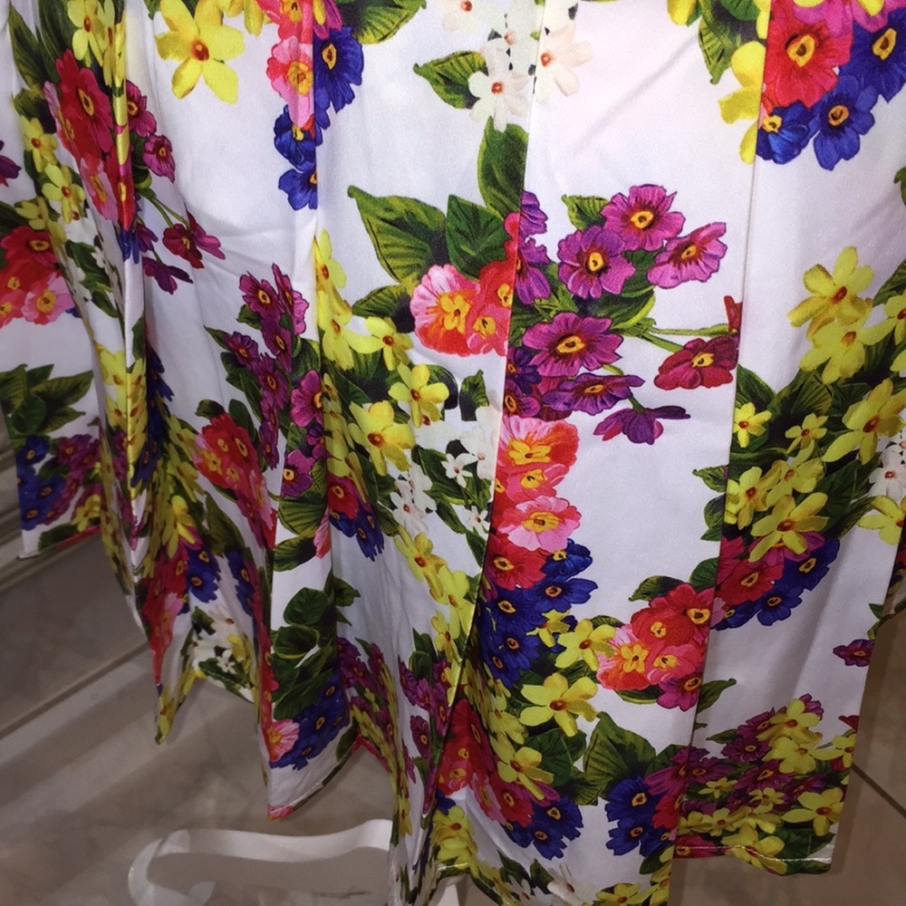 Beautiful Floral Dress - Picture 8 of 8